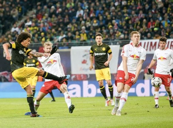 Tái lập khoảng cách 6 điểm với Bayern