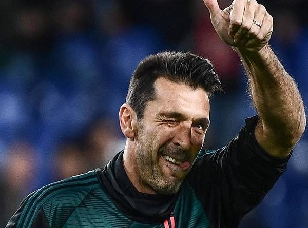 Buffon cân bằng kỉ lục khủng của Maldini