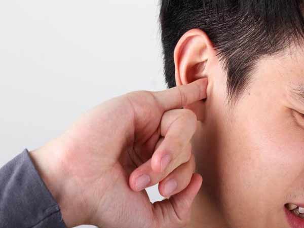 Ngứa tai trái là điềm gì ? 