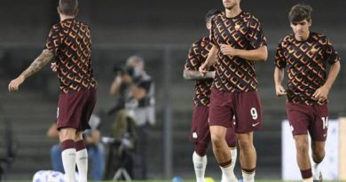 Tin bóng đá Italia 24/9: Sếp lớn AS Roma bị tố “chơi khăm” đội nhà