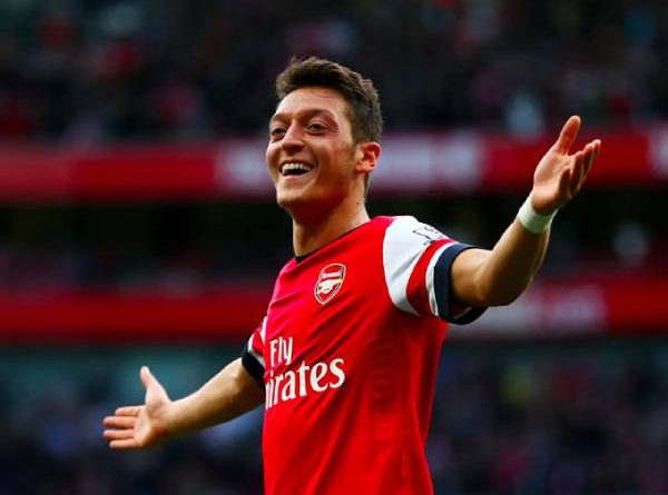 tin-bong-da-anh-sang-22-10-mesut-oezil-bien-mat-khoi-arsenal