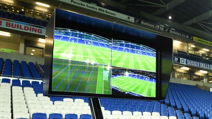 VAR là gì? Tương lai của hệ thống trợ lý trọng tài video Champions League & Premier League