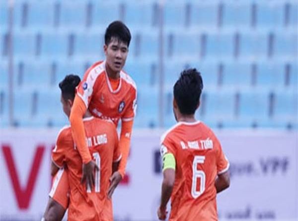 Bóng đá VN 27/7: Cầu thủ SHB Đà Nẵng phát hoảng vì F0 Covid-19
