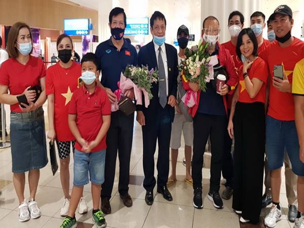Bóng đá VN 1/10: Đội tuyển Việt Nam được chào đón ở UAE