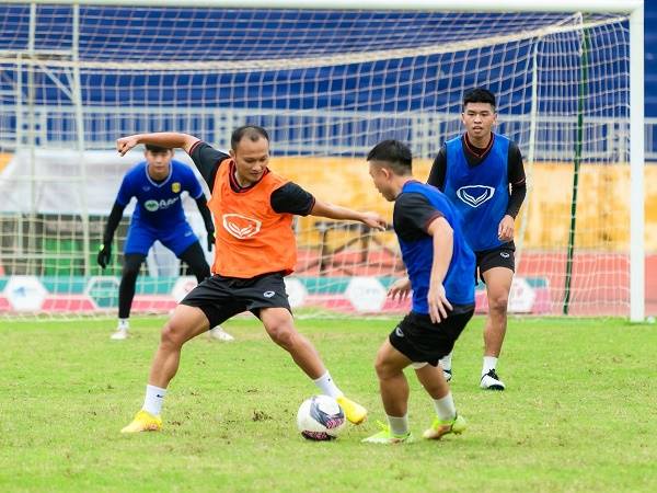 Bóng đá Việt Nam sáng 11/10: Trọng Hoàng trở lại tập luyện trước thềm AFF Cup