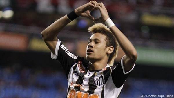 Hình ảnh cầu thủ Neymar trong màu áo Santos