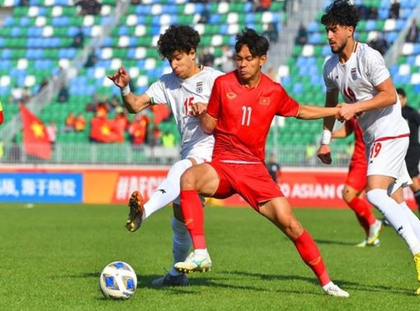 Thực hành cách đá tiền đạo cắm để nâng cao phong độ