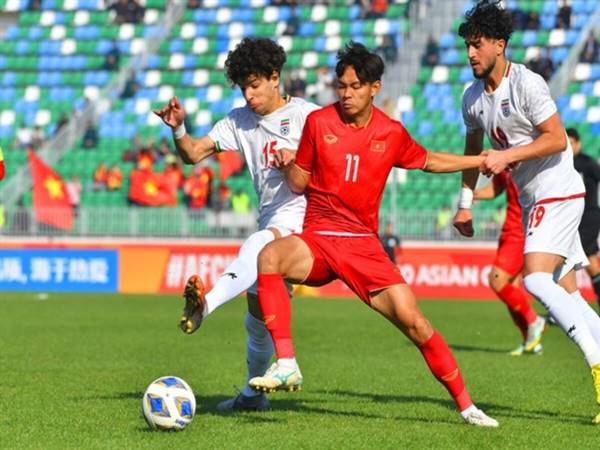 Thực hành cách đá tiền đạo cắm để nâng cao phong độ
