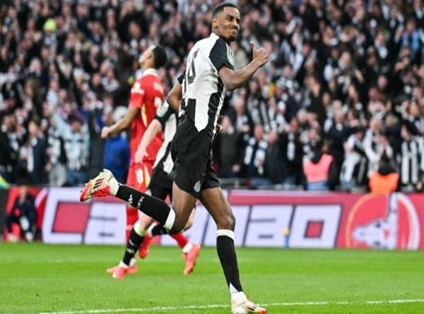Tin Liverpool 29/4: The Kop khó mua được Alexander Isak