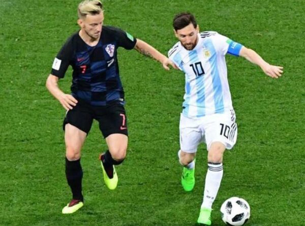 Cả thế giới sững sờ với những pha rê bóng của Messi