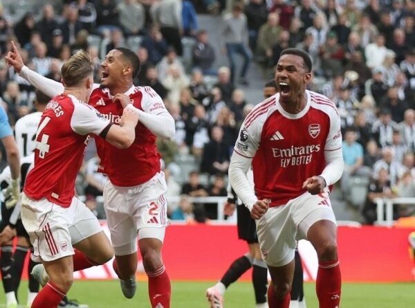 Tin NHA: Arsenal lội ngược dòng ngoạn mục trước Newcastle